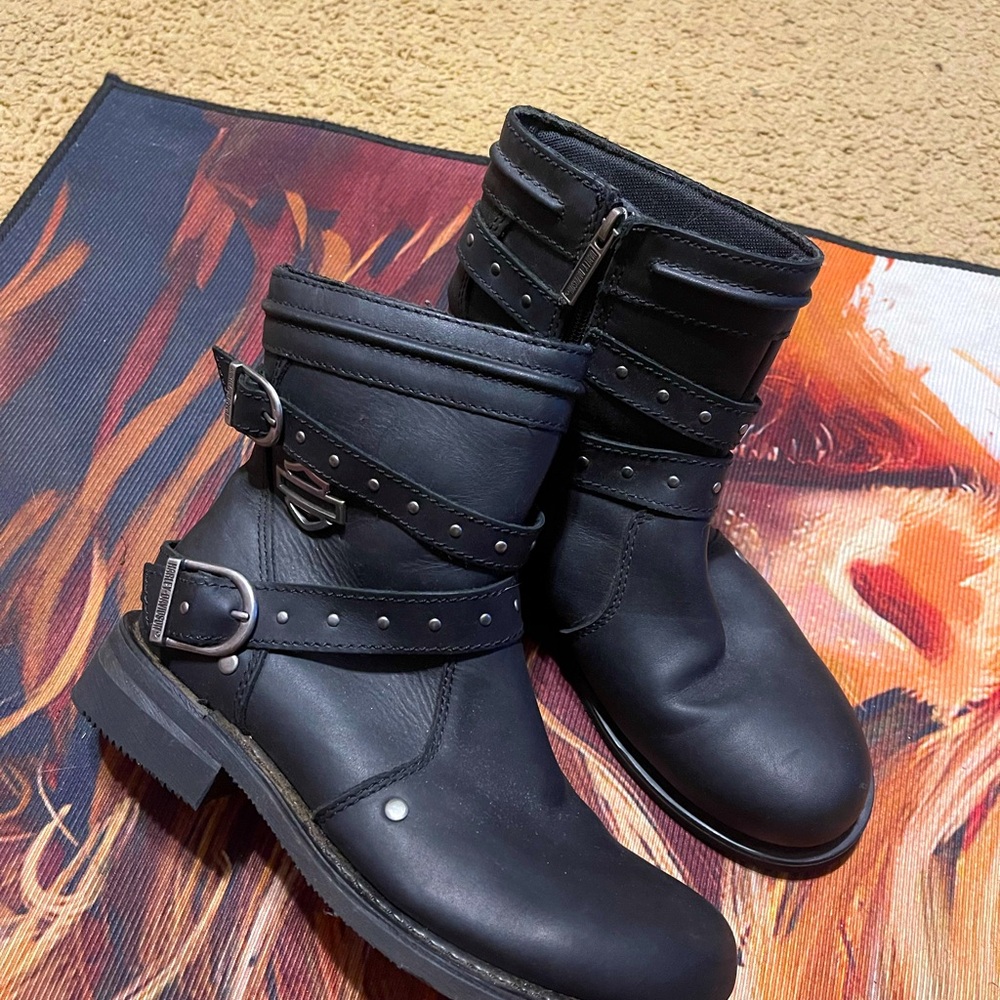 Women’s Harley Davidson riding boots. Size 8 1/2 price 75 dollars